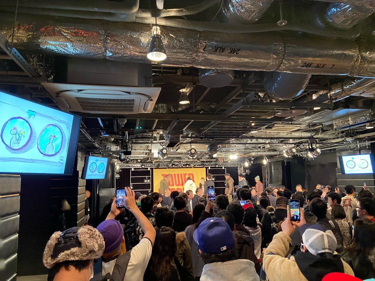 【Flea】
昨日のフリーのタワーレコード渋谷店でのサイン会の様子をお届け！👀

3/27(金)発売の『Honora』をお楽しみに！
🛒🎧fleajpn.lnk.to/honoratw