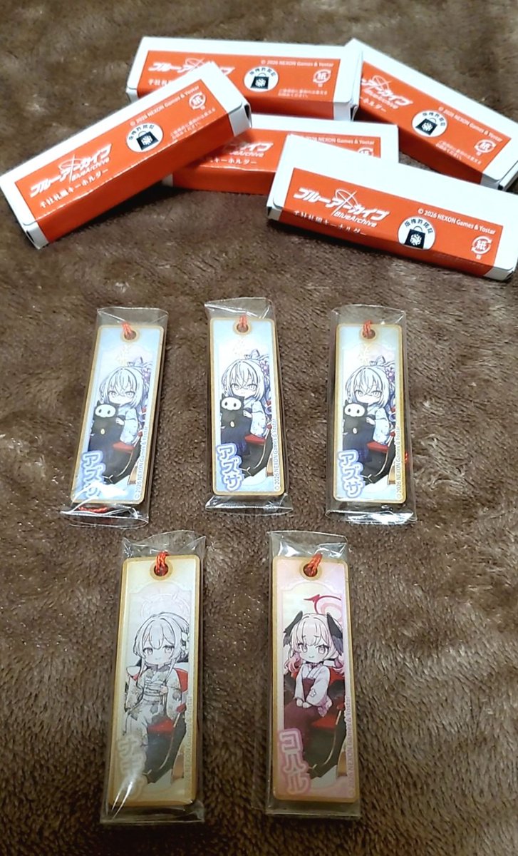 本日の収穫品
あれもいいなこれもいいなで色々買い込んでしまった
ランダムキーホルダーinトリプルアズサ(ランダムとは)