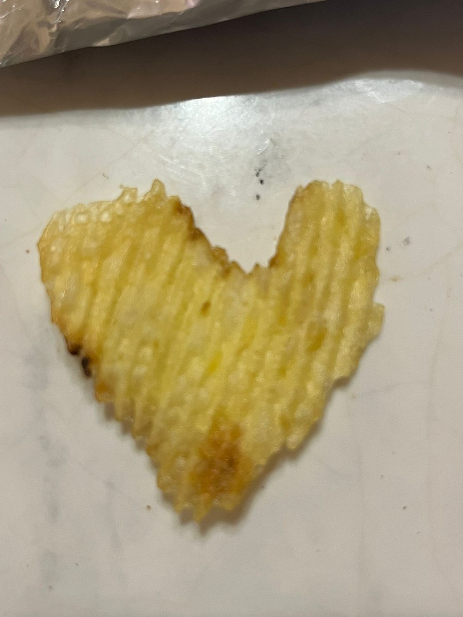 Aşk cipsi beğenenler tez zamanda askı bulsun asları onları bulsun ❤️❤️❤️❤️