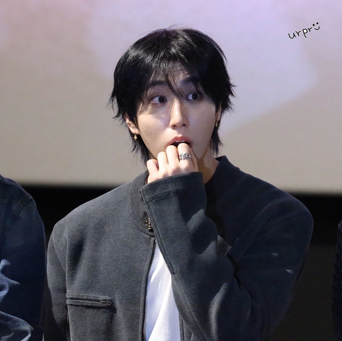 surprised princess .. <//3 (ᵕ 𐐫ᜊ𐐫) !! 📸 @.urprawn #han #한 #ハン