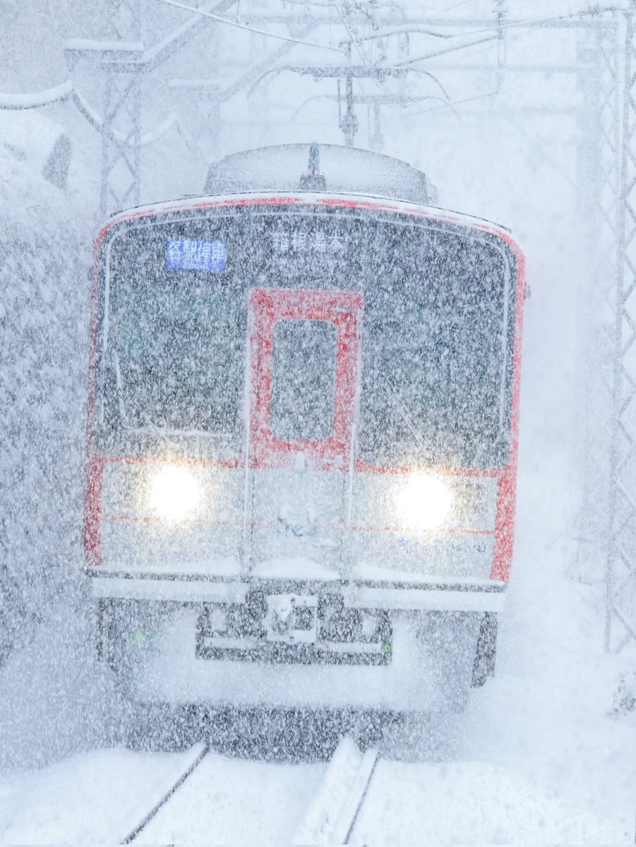 降りしきる雪の中を走る 赤い1000形』 2026.2.8