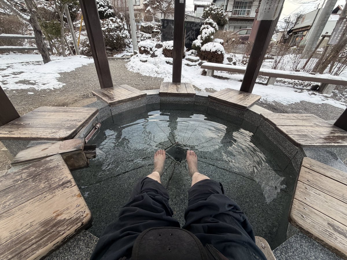you_ueda's tweet photo. 別所温泉で足湯〜 https://t.co/DKga8tLTBy