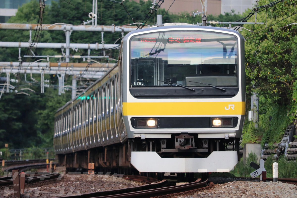 長らく中央・総武線各駅停車で活躍してしたこの“顔”も、あと数年で見納めになるかもしれませんね。

E235系も山手線の様な縦ラインか、横須賀線・総武線快速みたいに横ラインなのかは気になるところ。

#中央・総武緩行線