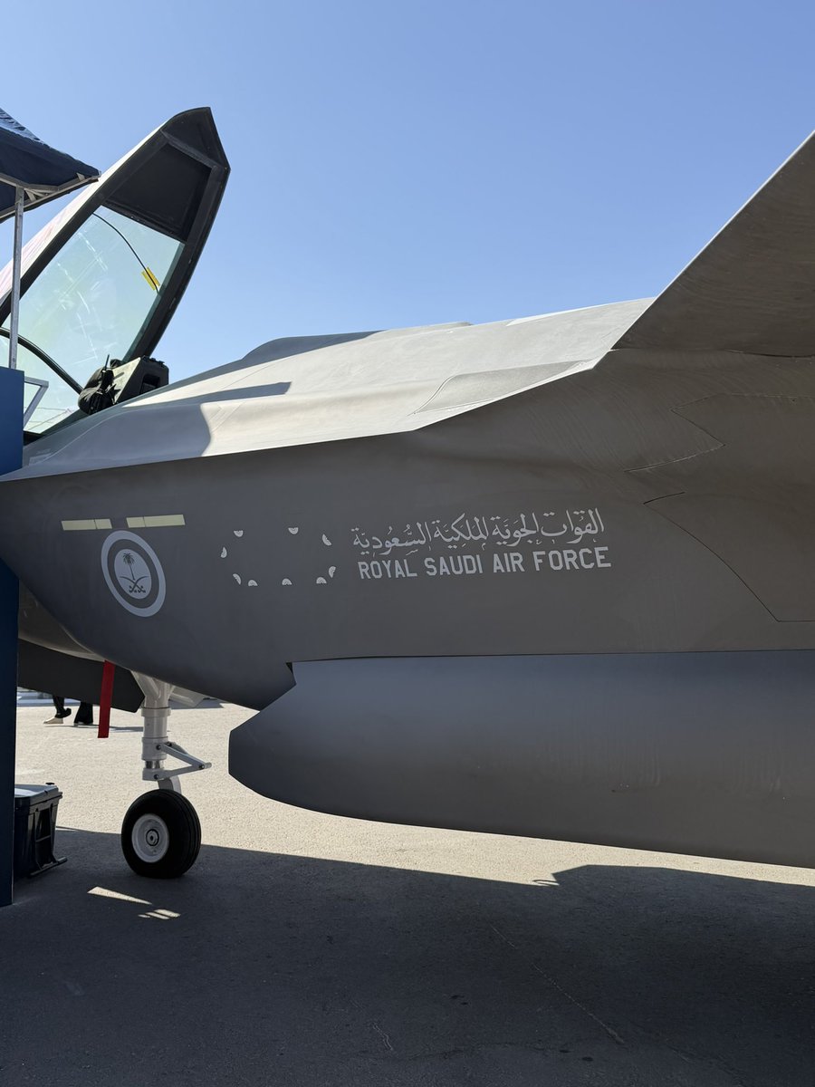 الطيران السعودي tweet media