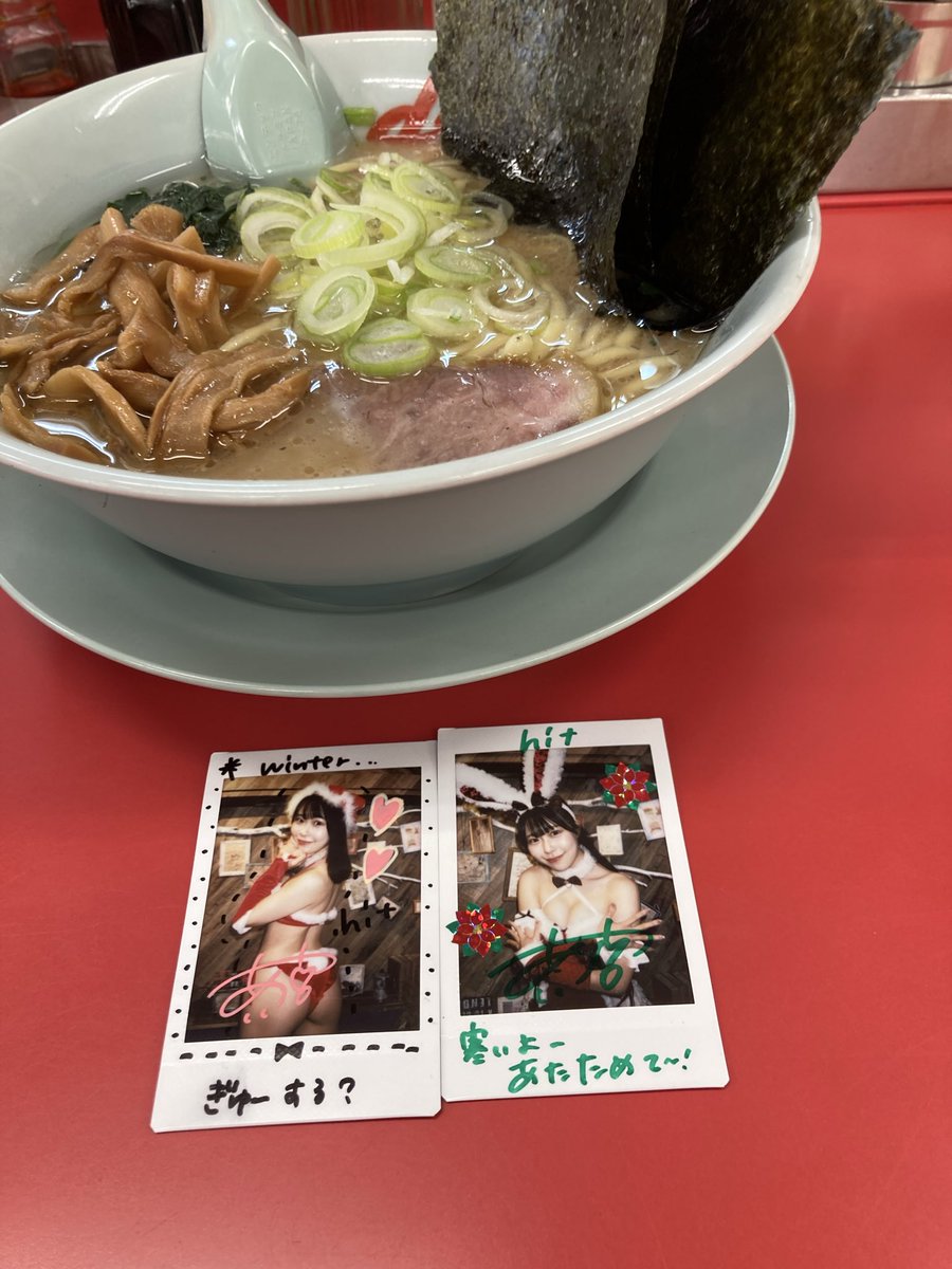 最新チェキで遅いお昼
いつもの山岡家。
クーポンで海苔とメンマ追加
#チェキ飯　#ai0522ichimiya