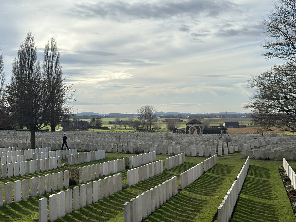 hms_tyne's tweet photo. During our visit to Zeebrugge, we visited WWI sites across Flanders. A short service at Tyne Cot Cemetery honoured the Northumberland Fusiliers from our affiliated area. A moment of reflection among the graves of the fallen. 1/2 https://t.co/Yfw1sC52it