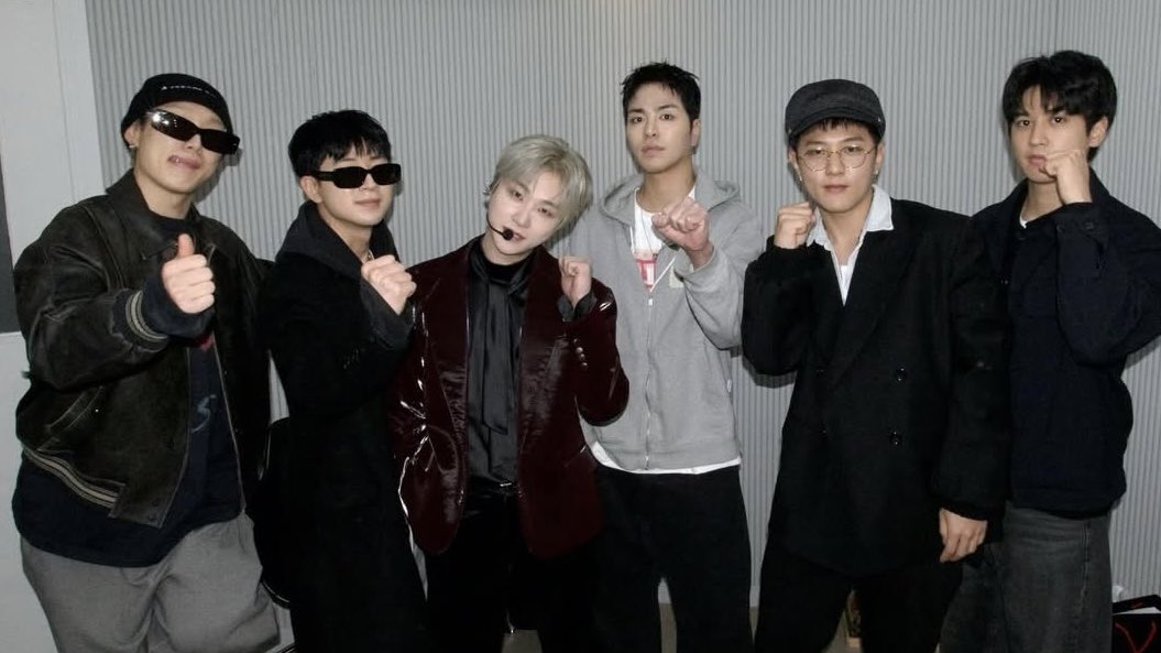 DONGPLUM's tweet image. MY IKONS 😭😭😭 MY FAMILY 😭😭😭😭😭😭 ❤️❤️❤️❤️❤️❤️❤️