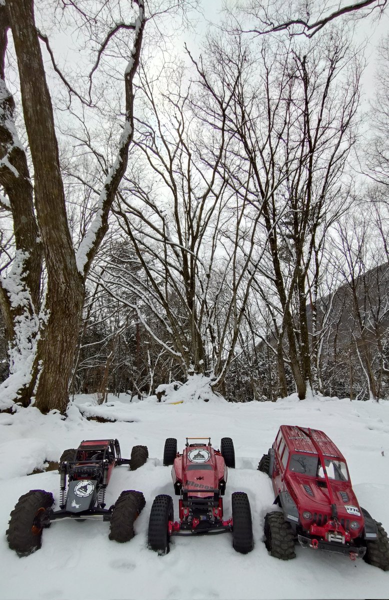 RYOTA2138's tweet image. #SWRC @wildoffroadRC にて
ちょうど1年前に〜♪ 2025年２月8日
雪❄トレイルやってましたね〜♪
雪❄️の量が全然違いますけど(^_^;)
やっぱりこういう特別な条件下では
仲間とワイワイガヤガヤ一緒にやる
と楽しさ倍増だねぇ〜♪
上段  1年前
下段  今日

#雪RC
#雪トレイル
#雪クローラー