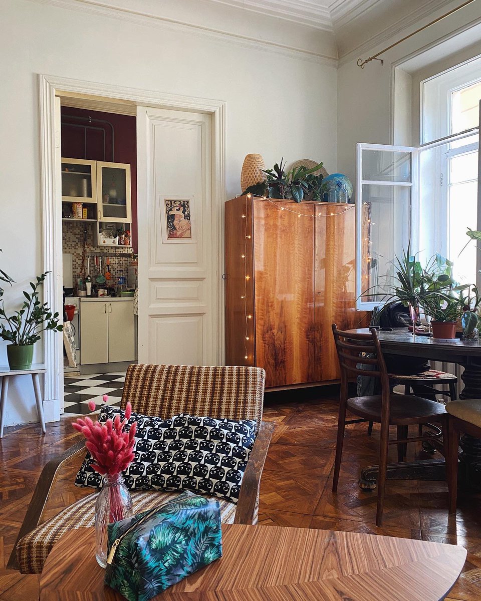 лиля́ кеба́б (lily churrasco) tweet media