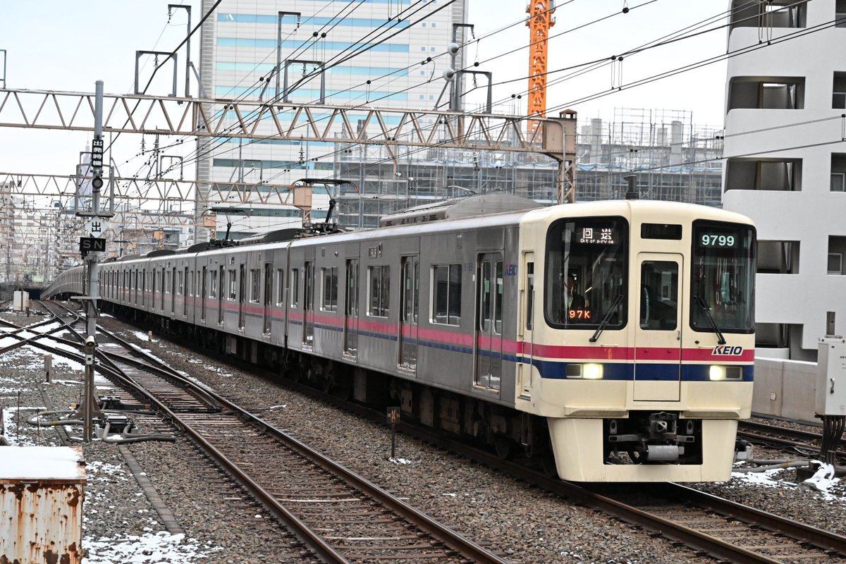 k5otsuzu9k1213's tweet image. 9749F＆9745F
故障救援の9030系20両編成が笹塚を出ています。
時速25km/h以下です。