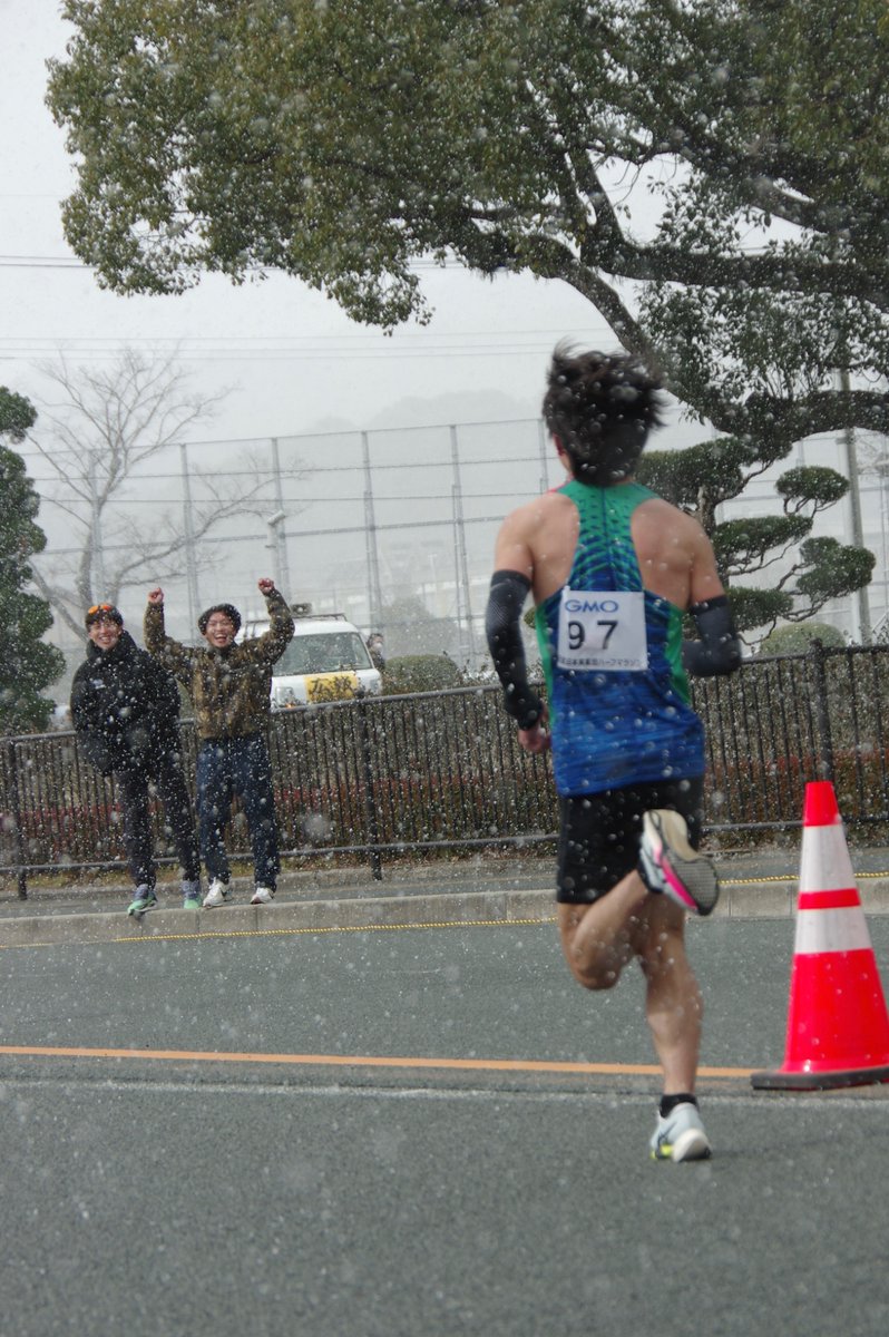 HNsk4223's tweet photo. 吉田くんは上手く撮れなかったなって見返してたら、応援してる石田くんと真周くん写ってた https://t.co/NjDrjaDmeT