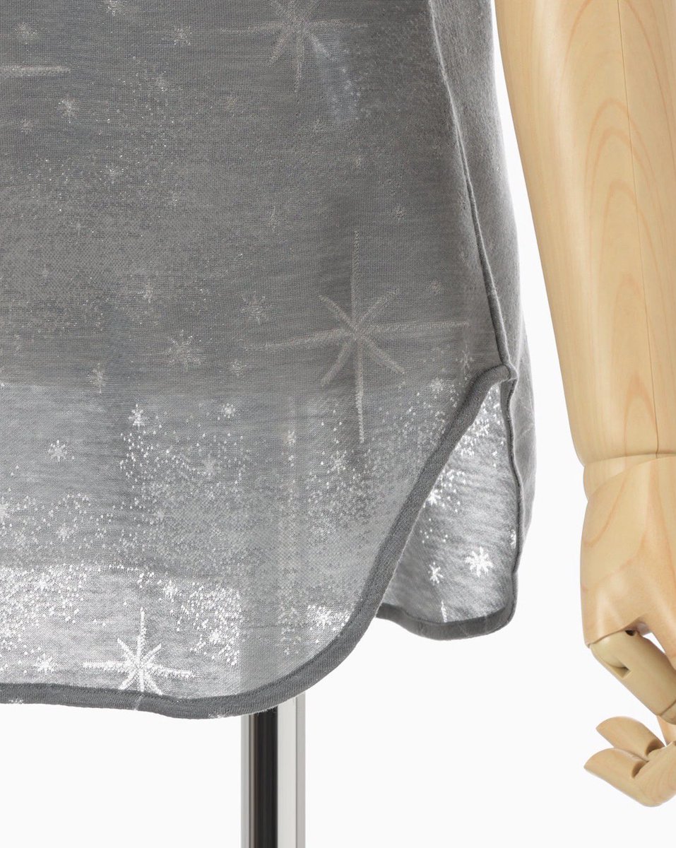 こどもと雪の結晶を撮影したら型板ガラスの柄のようだった。もっとはっきりした六角形を撮影したい…