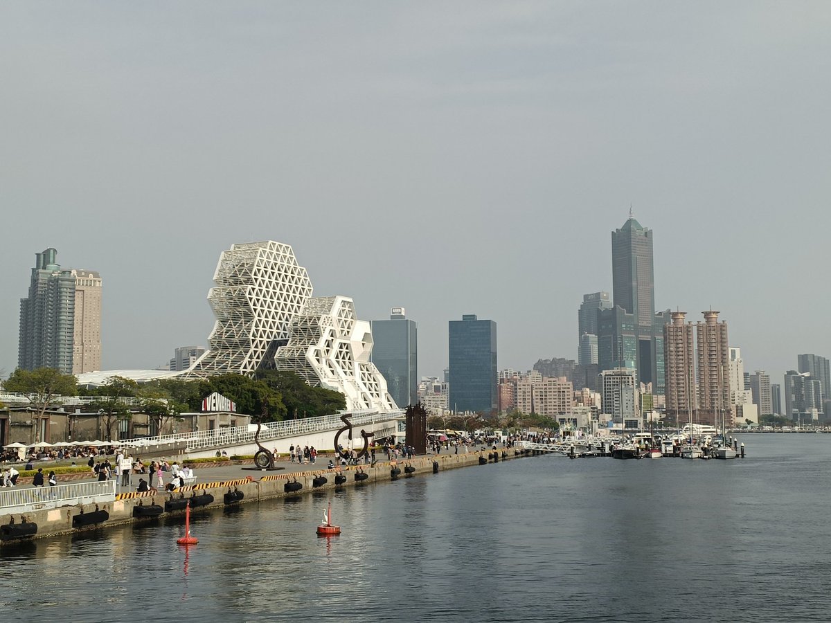 大姐廚咖波，
所以看到快閃店大家就一起進去了(⁠*⁠´⁠ω⁠｀⁠*⁠)