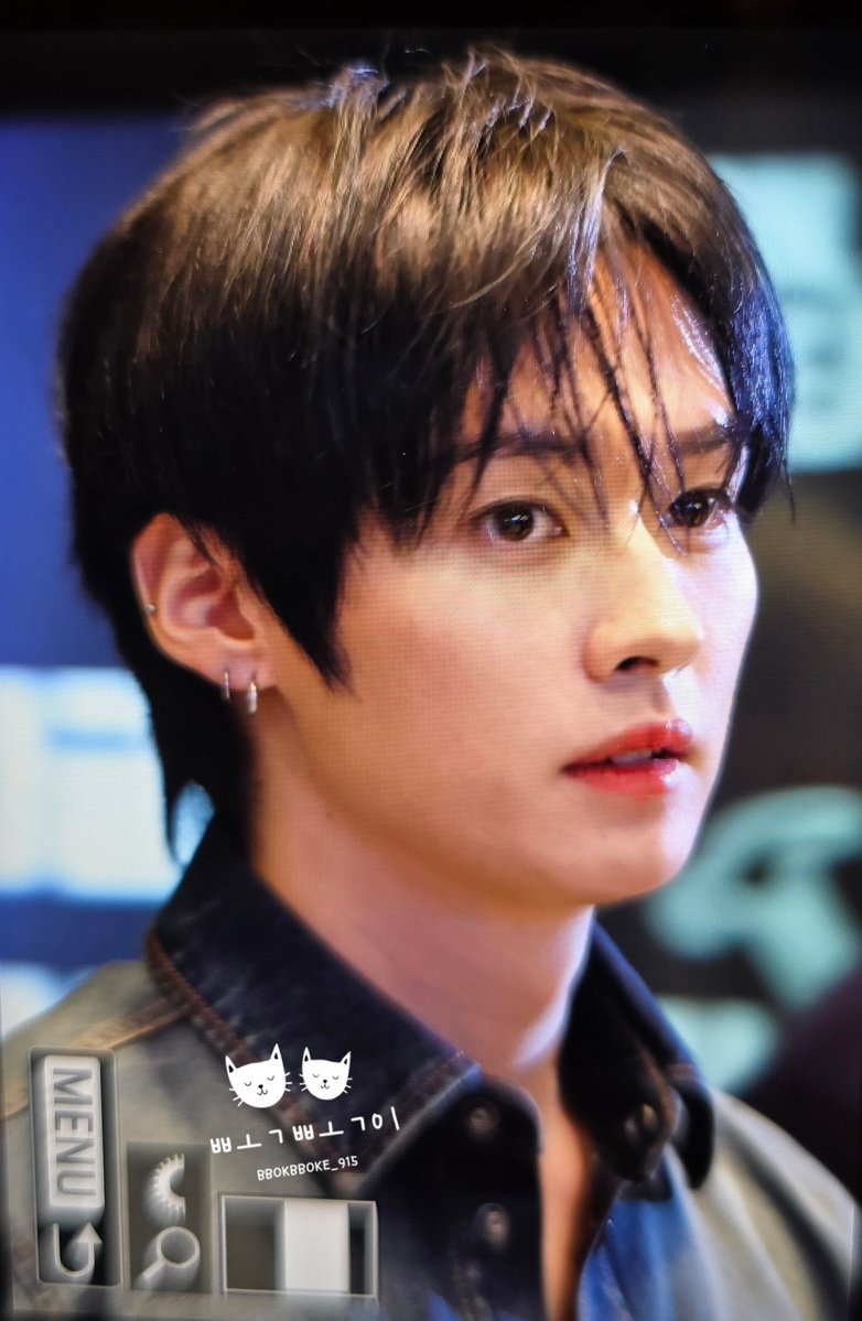 HE IS SO UNREAL 😭 #LeeKnow #리노 260208 CGV