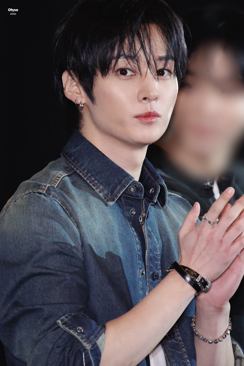 HE IS SO UNREAL 😭 #LeeKnow #리노 260208 CGV