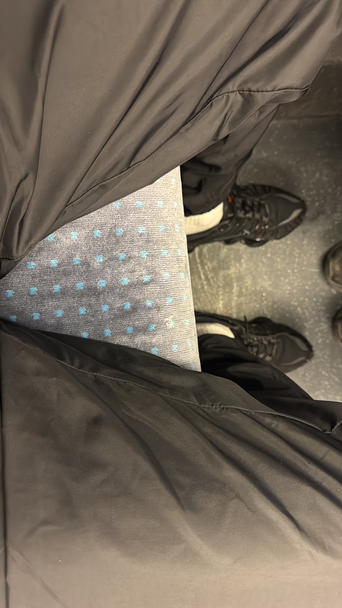 DarkGambitTN's tweet photo. Woven day in Switzerland🇨🇭 and guess what… my socks stink 🧦 👃 any volunteers?

#findom #Master #cashfag #cashmaster #tribute #paypig #alpha #feet #socks #cashdrain #finsub #slave #cashsub #socks #niketn #nikeshoxtl #shoxtl #rubber #scally https://t.co/eD8JDXKz22