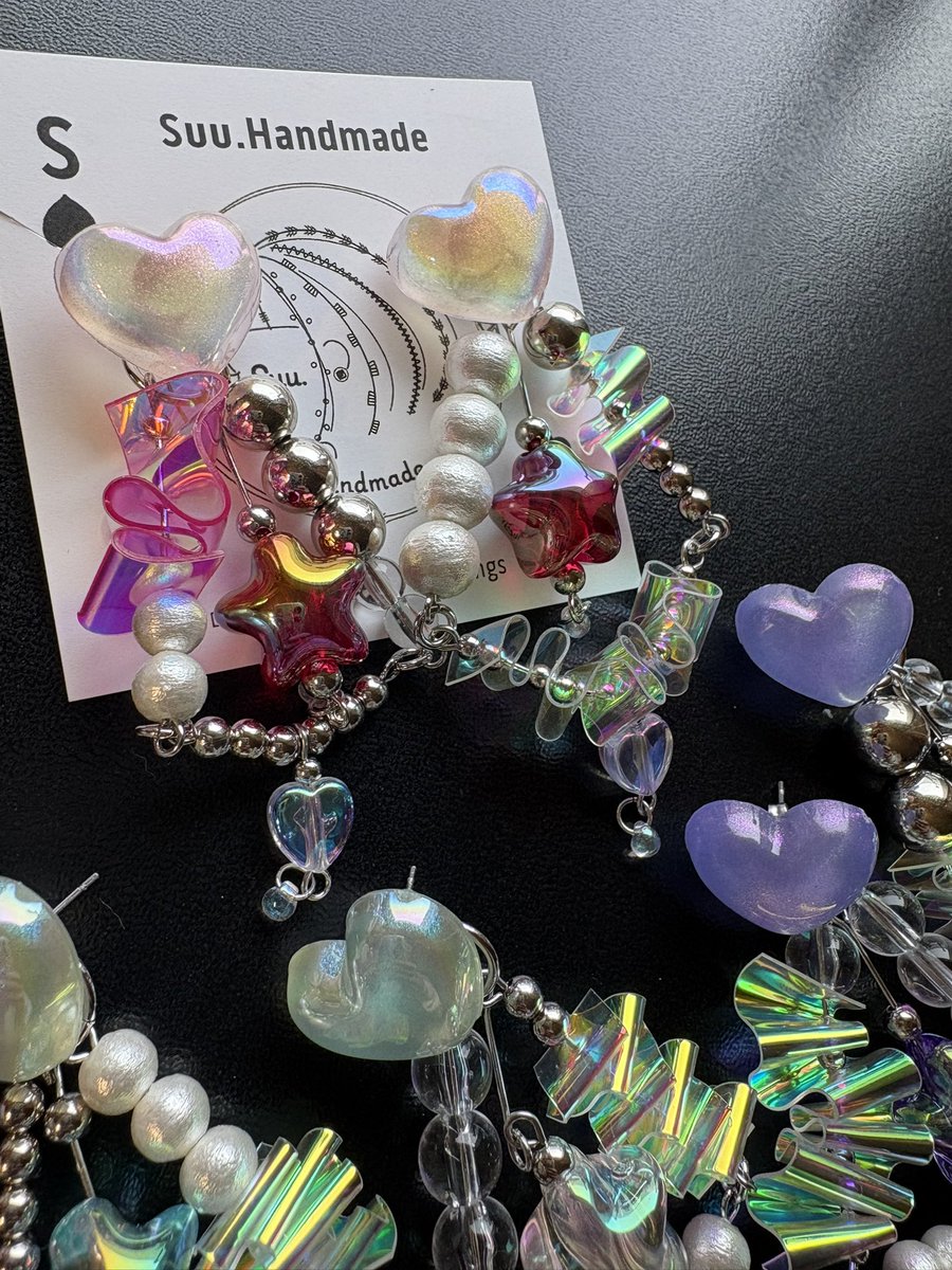 🩷🩵💜
こちらも💁‍♀️
カラー展開あるのも良い

ピアスとイヤリングがあります🫶一つ一つ絶妙にデザインが違うのも楽しい