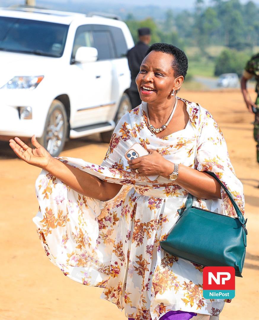 Fireliglntfi's tweet photo. PHOTOS: Col. @edthnaka and her family have arrived at All Saints Kanyeganyegye Church of Uganda, Kashari–Mbarara District, for the thanksgiving and memorial service in honour of their father, the late Rev. Eliasaph Sserwadda.

📸: @francis_isano 

#NBSUpdates https://t.co/htVOEENsit
