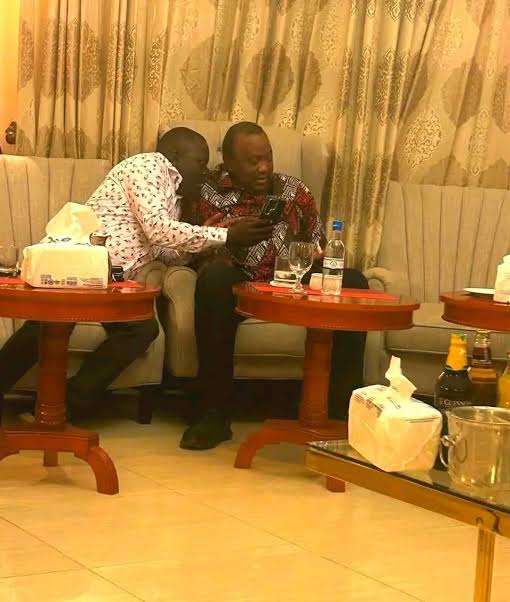 Itswambuaa's tweet photo. Sometimes the kindest souls hold a beer and the darkest heart hold a Bible #RutoMustGo https://t.co/VYQEeU4NBT