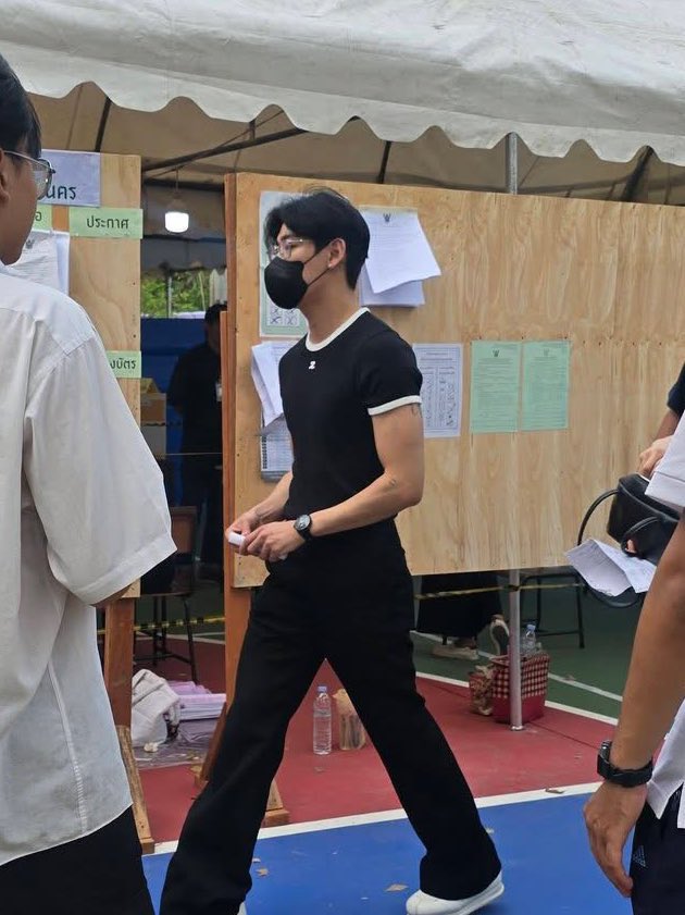 น้องแบมคือศิลปินที่เป็นแบบอย่างที่ดีมากจริง ๆ ไม่ใช่แค่ทำหน้าที่ในฐานะศิลปิน แต่ยังตระหนักถึงหน้าที่ของพลเมือง ใช้สิทธิ์เลือกตั้งอย่างสม่ำเสมอเป็นปีที่สองเเล้ว ชื่นชมทั้งความรับผิดชอบ ทัศนคติ และการกระทำ ภูมิใจที่ได้รัก และสนับสนุนศิลปินคนนี้เสมอค่ะ

#BamBam #แบมแบม #뱀뱀