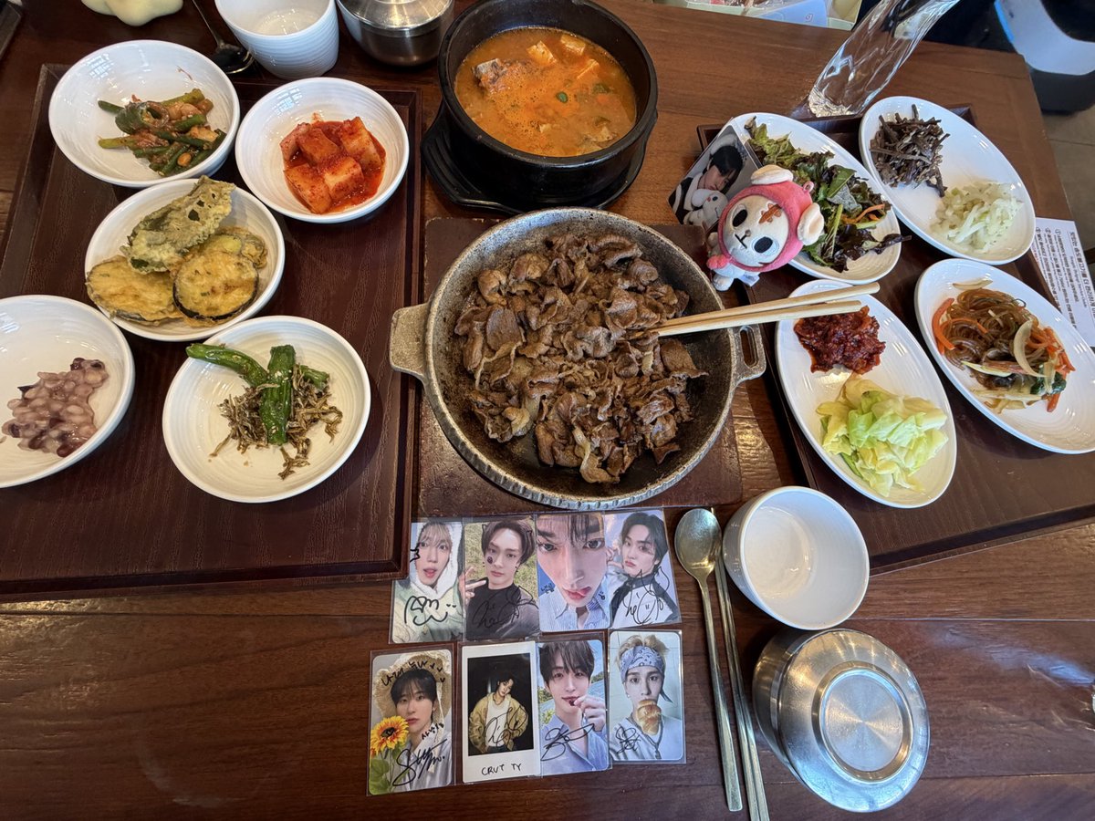 _tae_nero's tweet photo. @99u99ujm

고생하기전(?) 고기뿌시기,,,🥓

#크래비티_무뿌식뿌
#나_한입_세림이_세입
#정모를_데구르르_굴려_한입컷
#태영이도_맛집_태워가영 https://t.co/QZmI4y9Dq3