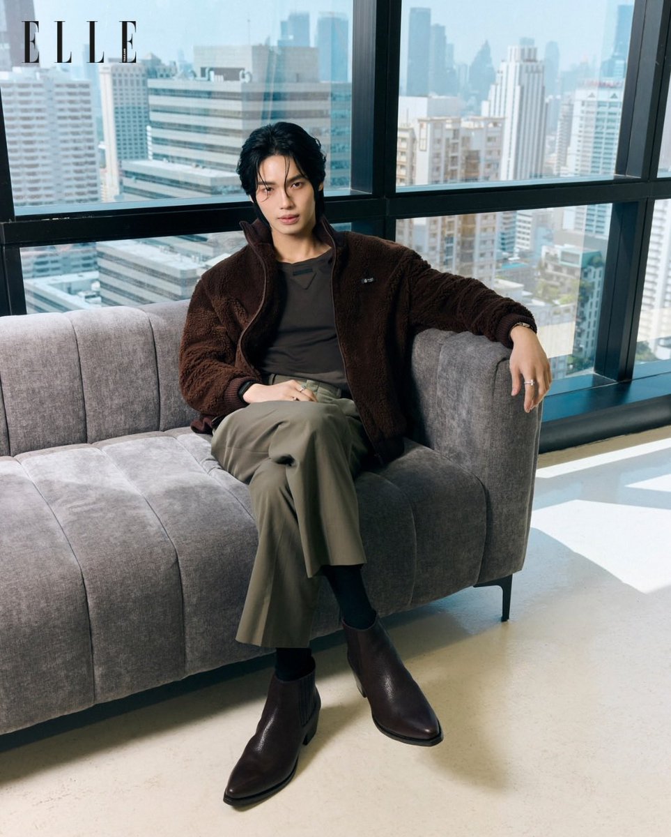 __opywpy__'s tweet photo. #ELLEFeature ”ผมเป็นคนที่จะไม่ไลฟ์เลย รู้สึกว่าไม่มั่นใจ ไม่กล้าพูดคนเดียว ไม่รู้จะพูดอะ��ร แต่แฟนๆ เขาอยากให้ไลฟ์ เราก็ยอมทำให้ครับ“
วิน เมธวิน @winmetawin คัมแบ็กในฐานะศิลปินอีกครั้งพร้อมกับเพลงใหม่ ‘Yours' ที่ถ่ายทอดการยอมหมดทั้งหัวใจในการเปลี่ยนแปลงตัวเองเพื่อใครสักคน แอลจึงขอเสิร์ฟภาพสุดหล่อระหว่างมาแบ่งปันเรื่องราวการยอมระหว่างเขากับแฟนคลับ ที่ตอกย้ำความเป็น ’Yours' ของกันและกัน
cr. ellethailandofficial
#ELLEThailand
#YoursWin
#winmetawin