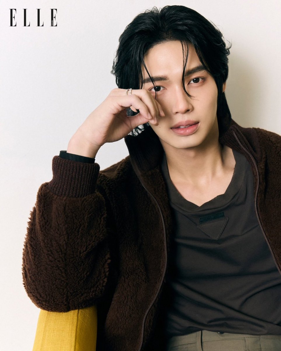 __opywpy__'s tweet photo. #ELLEFeature ”ผมเป็นคนที่จะไม่ไลฟ์เลย รู้สึกว่าไม่มั่นใจ ไม่กล้าพูดคนเดียว ไม่รู้จะพูดอะไร แต่แฟนๆ เขาอยากให้ไลฟ์ เราก็ยอมทำให้ครับ“
วิน เมธวิน @winmetawin คัมแบ็กในฐ���นะศิลปินอีกครั้งพร้อมกับเพลงใหม่ ‘Yours' ที่ถ่ายทอดการยอมหมดทั้งหัวใจในการเปลี่ยนแปลงตัวเองเพื่อใครสักคน แอลจึงขอเสิร์ฟภาพสุดหล่อระหว่างมาแบ่งปันเรื่องราวการยอมระหว่างเขากับแฟนคลับ ที่ตอกย้ำความเป็น ’Yours' ของกันและกัน
cr. ellethailandofficial
#ELLEThailand
#YoursWin
#winmetawin
