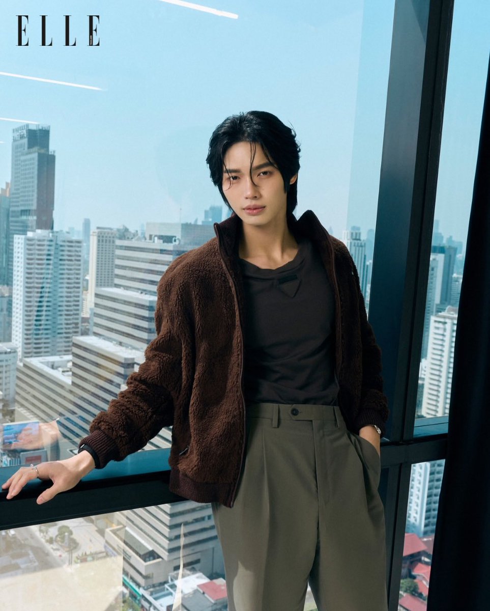 __opywpy__'s tweet photo. #ELLEFeature ”ผมเป็นคนที่จะไม่ไลฟ์เลย รู้สึกว่าไม่มั่นใจ ไม่กล้าพูดคนเดียว ไม่รู้จะพูดอะไร แต่แฟนๆ เขาอยากให้ไลฟ์ เราก็ยอมทำให้ครับ“
วิน เมธวิน @winmetawin คัมแบ็กในฐ���นะศิลปินอีกครั้งพร้อมกับเพลงใหม่ ‘Yours' ที่ถ่ายทอดการยอมหมดทั้งหัวใจในการเปลี่ยนแปลงตัวเองเพื่อใครสักคน แอลจึงขอเสิร์ฟภาพสุดหล่อระหว่างมาแบ่งปันเรื่องราวการยอมระหว่างเขากับแฟนคลับ ที่ตอกย้ำความเป็น ’Yours' ของกันและกัน
cr. ellethailandofficial
#ELLEThailand
#YoursWin
#winmetawin