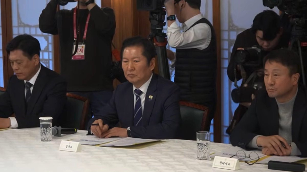 <a href="/su_20854/">돼지고기600그램</a> 입법 느리다니 찐따같이 듣는 표정