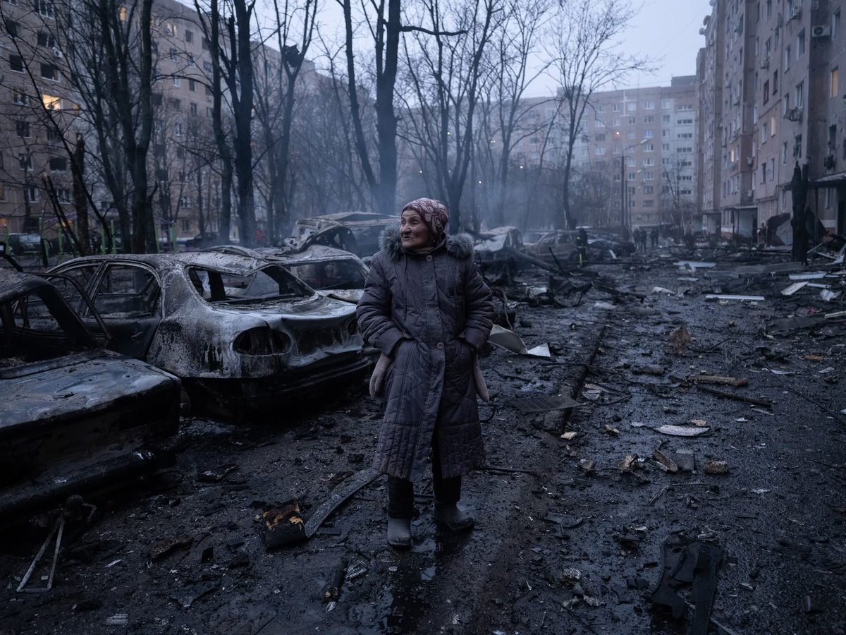 I woke up at 5 am to strikes on Kramatorsk. Russia hit a residential area in the city center with two aerial bombs. People I know were injured, including a journalist. Information on casualties is still unclear, writes <a href="/iryna_rybakova/">Ірина Рибакова</a>