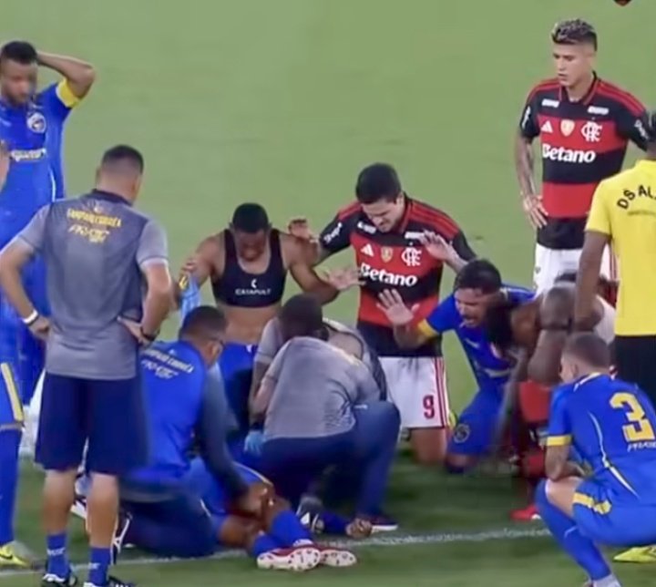 " Onde tem joelho dobrado em nome do senhor, não haverá batalha perdida "
#Flamengo #Futebol
