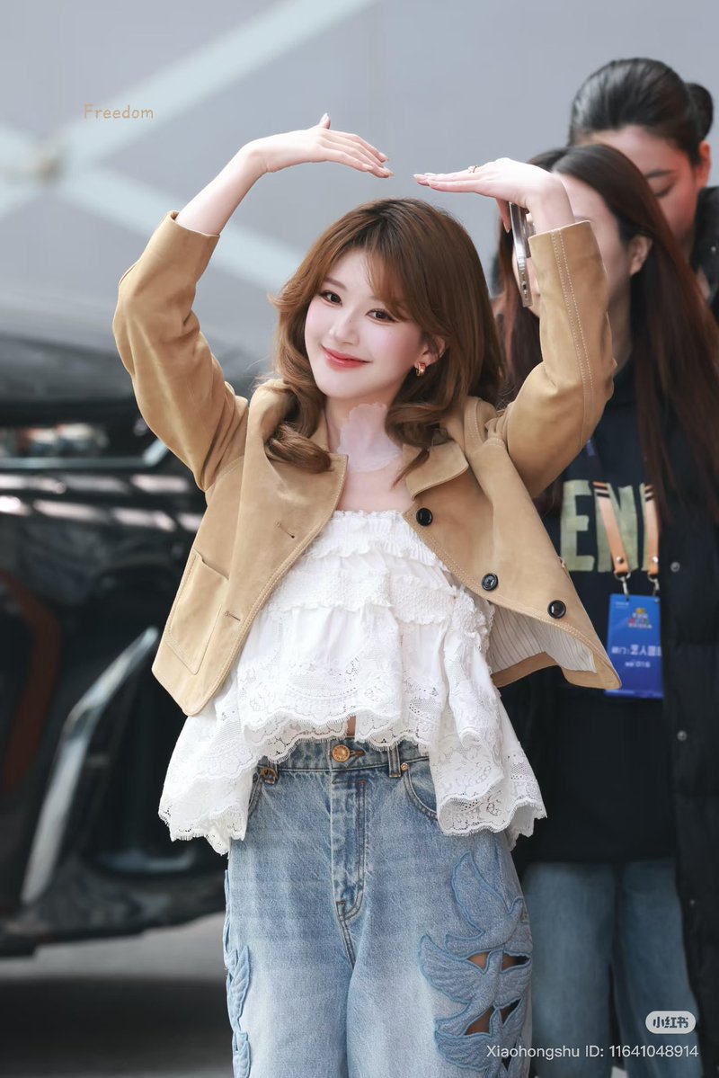 🍉
ʚ♡ɞ ลู่ซือจะปล่อยเพลงใหม่เร็วๆนี้

ʚ♡ɞ ในรายการน้องแฮปปี้มากน่ารักและเป็นกันเองกับทุกคน หัวเราะบ่อยสุดๆเลย แล้วก็มีเรื่องตลกเยอะมาก

ʚ♡ɞ น้องร้องเพลง "Don't Wanna Know” ไปสองรอบ

ʚ♡ɞ มีแตงว่าน้องมาร่วมรายการนี้เพราะแอพ 闲鱼