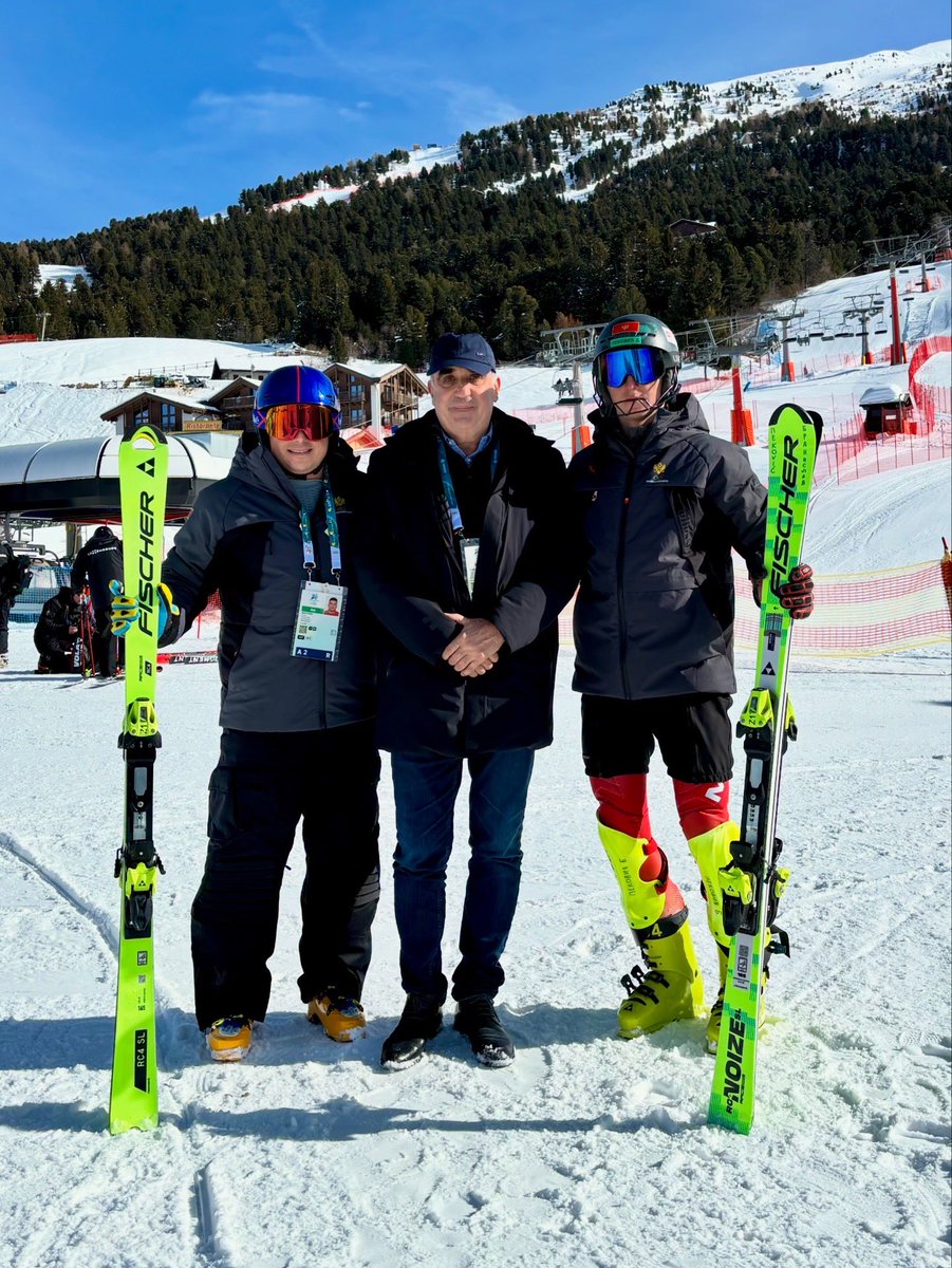 CrnogorskiOK's tweet photo. Predsjednik COK-a Dušan Simonović sa predstavnicima Ministarstva posjetio je delegaciju u Bormiju: „Uslovi su odlični.“ Crnu Goru na ZOI Milano Cortina 2026 predstavljaju Branislav Peković i Aleksandar Grbović. #TEAMMNE 🇲🇪
Pročitaj više: https://t.co/vh3OyRQyct https://t.co/x2ApvD16YF