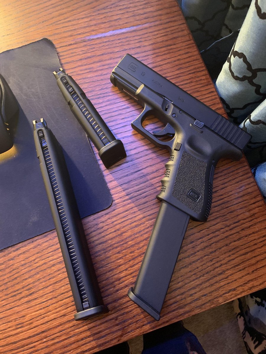 NgaliwaKabhlung's tweet photo. Mamma always ask me why you keep a gun. Cause I can get a lawyer but you can't get another son. https://t.co/LSieUcdKbD