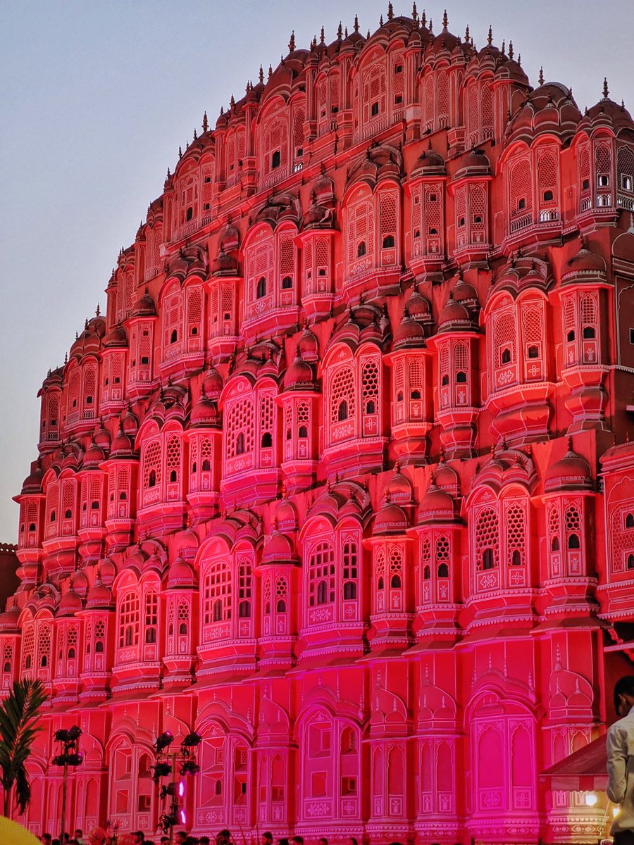 ItarunkumarP's tweet photo. Getting back to monthly challenges, with one of my favourite captured at HawaMahal (Palace of wind) , straight from streets of Jaipur (India) for challenge #FebruaryFrames with #ShotOnSnapdragon @Snapdragon_IN 

📍 HawaMahal, Jaipur (India). https://t.co/SeXcnXsN74