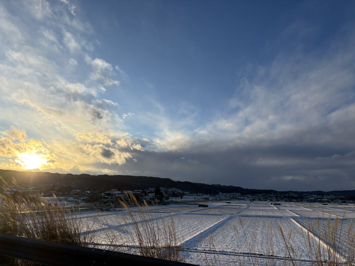 【ご報告】無事帰還できました！
大阪から11時間。レンタカー屋さんに閉店時間ジャストに滑り込み返却という映画のようなラストシーン！（笑。途中休憩合計3時間入れたので無理なく)
本来通らない道を行ったおかげで美しい景色をたくさんみられ皆癒されました。神様に感謝です。ありがとう…！
#MsBAR