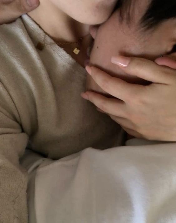senxsitive's tweet photo. ㅤㅤㅤ
napas makin dekat, dan jemari yang tak lagi ragu. bukan sekadar peluk, tapi cara paling pelan untuk saling memiliki dalam sunyi yang hangat. 

who and me? #seductivesunday

⠀ https://t.co/7R4z6AHz4L