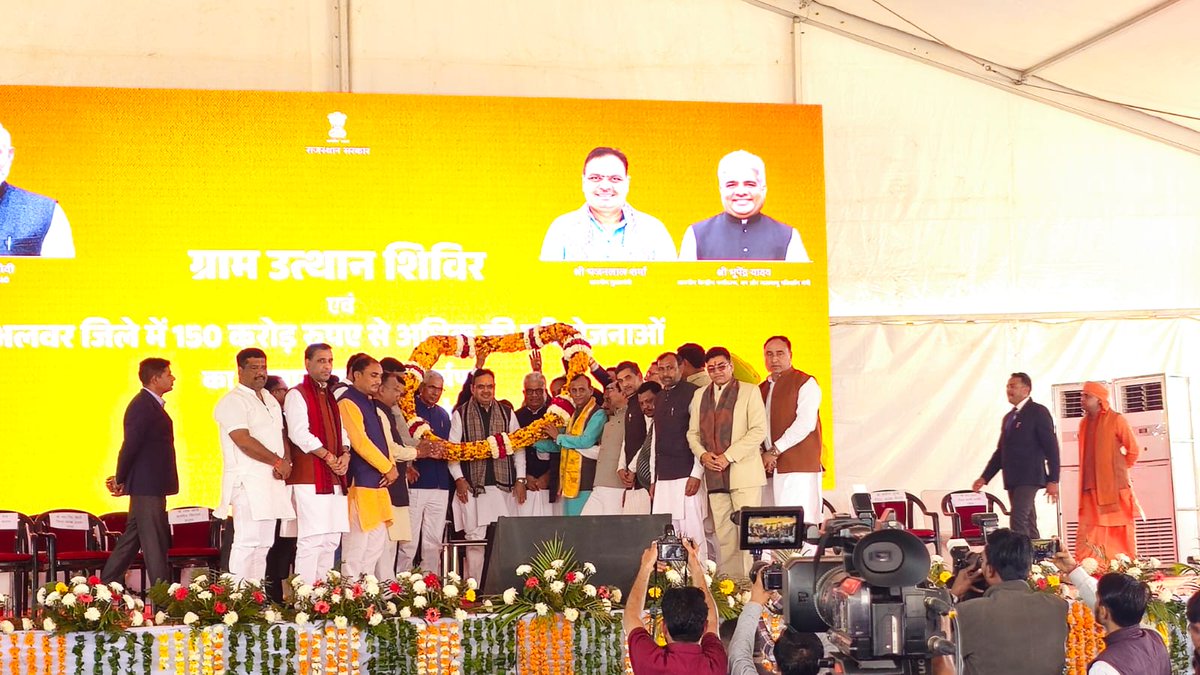 AshokSaini_BJP's tweet photo. आज अलवर के रामगढ़ स्थित ग्राम बहाला में माननीय मुख्यमंत्री श्री भजनलाल शर्मा जी ने 'ग्राम उत्थान शिविर' में सम्मिलित होकर ग्रामीण सशक्तीकरण के संकल्प को नई ऊर्जा दी। उन्होंने शिविर का अवलोकन कर लाभार्थियों को चेक, प्रमाण पत्र एवं इलेक्ट्रिक व्हीलचेयर वितरित की। 

भाजपा की डबल इंजन सरकार का ध्येय अंतिम छोर पर बैठे प्रत्येक ग्रामीण व्यक्ति तक सुशासन और विकास के सूरज को पहुंचाना है।

इस अवसर पर माननीय केंद्रीय पर्यावरण, वन और जलवायु परिवर्तन मंत्री श्री भूपेंद्र यादव जी व प्रदेश के वन व पर्यावरण मंत्री श्री संजय शर्मा जी की भी गरिमामयी उपस्थिति रही। 

#आपणो_अग्रणी_राजस्थान
@BhajanlalBjp @byadavbjp @Sanjay4India1