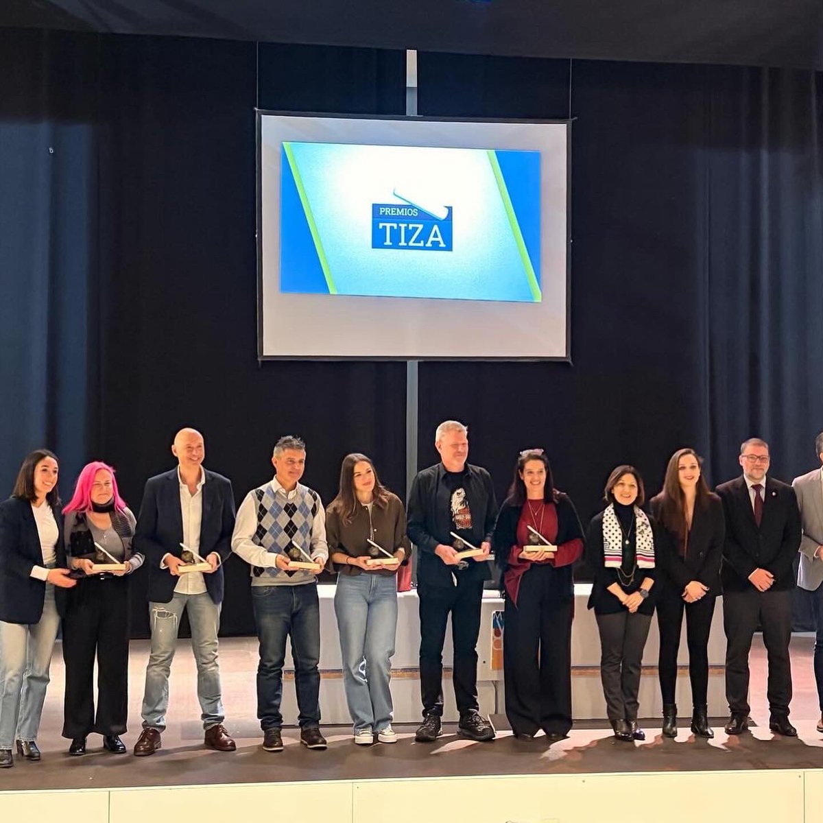 canterojmanuel's tweet photo. Muy agradecido a los Premios Tiza por el reconocimiento a mi labor docente. Iniciativas como esta te motivan para seguir trabajando cada día dando lo mejor de ti para y por tus alumnos. ¡Seguiremos enseñando con ilusión y alegría! https://t.co/VPXsgz2dcQ