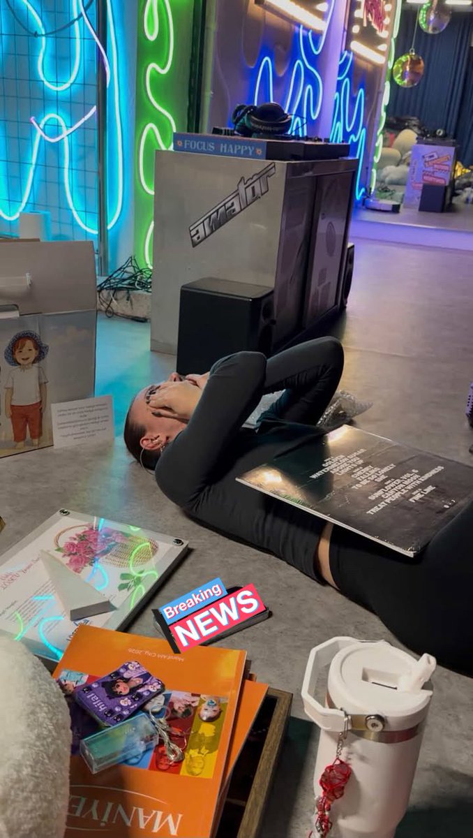 bilymins's tweet image. kucağında harry styles plagıyla aglayan mins 😭😭😭