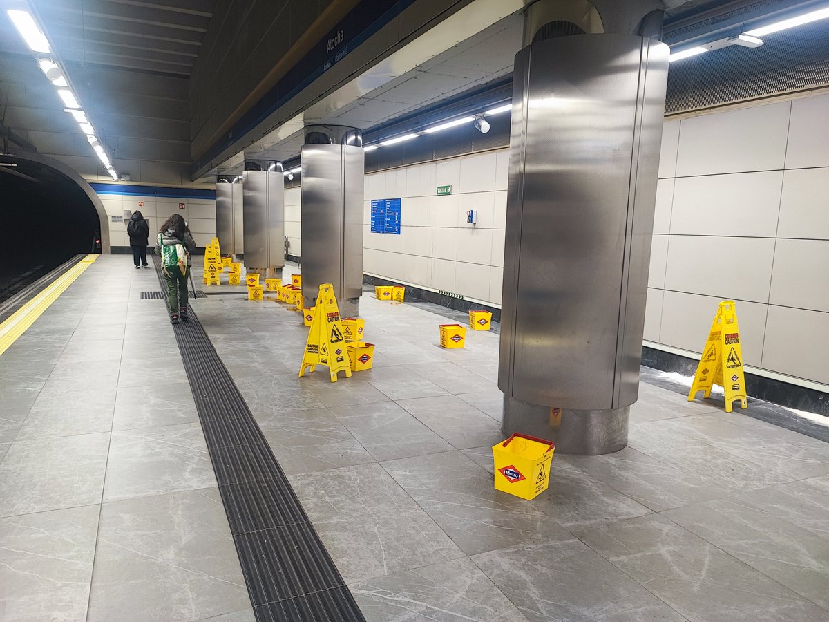 yo creo que hay algún directivo de Metro con una gran participación en alguna empresa que se dedica a producir plástico amarillo