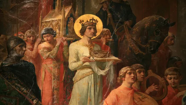 trad_west_'s tweet photo. In 1239, King St. Louis IX of France purchased the "Crown of Thorns" from Constantinople. To house this single relic, he built Sainte-Chapelle, a "Jewel Box" of a chapel where the walls are almost entirely made of stained glass.

The King himself walked barefoot through the streets of Paris, carrying the relic himself. He built it as a "Throne" for the thorns that Christ carried on His head.

It is the highest expression of Western architecture: where stone and glass are pushed to their physical limits to honor the crown of the King of Kings.