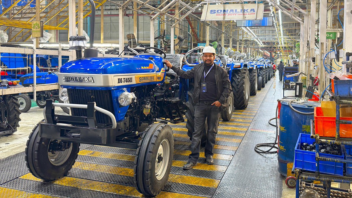 CropsInformati1's tweet photo. Recently I had the opportunity to visit the world's largest Sonalika tractor manufacturing unit in Hoshiarpur. Where I saw the tractor being made, it is a matter of great pride for farmers that Punjab has a very deep connection with agriculture &amp; tractor https://t.co/yPSczUj81a