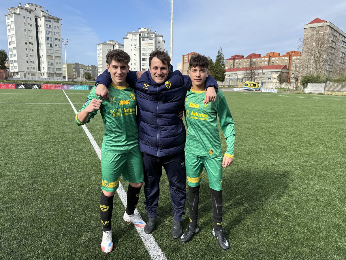 asturfutbol's tweet photo. Porterazos (y entrenador de Porterazos)
@asturfutbol Sub 16
¡Hasta la temporada que viene! https://t.co/T3MjTSLz3L