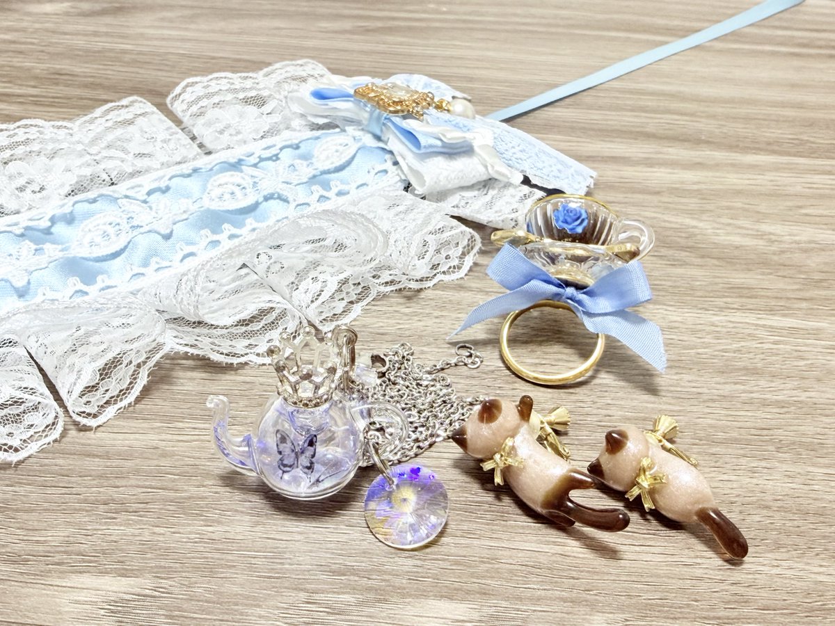 ロマアラからロイプリさんのお茶会へ🫖本日も楽しかったです！ありがとうございました✨
🎀今日のコーデ🎀
JSK:<a href="/R_P_Alice/">RoyalPrincessAlice</a> 様
タブリエ:<a href="/OR_Chelseah/">Je;embellir2/8ロマアラ</a> 様
ヘドレ・クリップ:<a href="/twinkleribbon20/">Twinkle Ribbon🎀2/8㈰ロマアラ【E-7,8】</a> 様
ネックレス:<a href="/handmade1109/">魔法道具店 shiro.</a> 様
リング:<a href="/tommyfakesweets/">TiTi</a> 様
イヤリング: princettia様