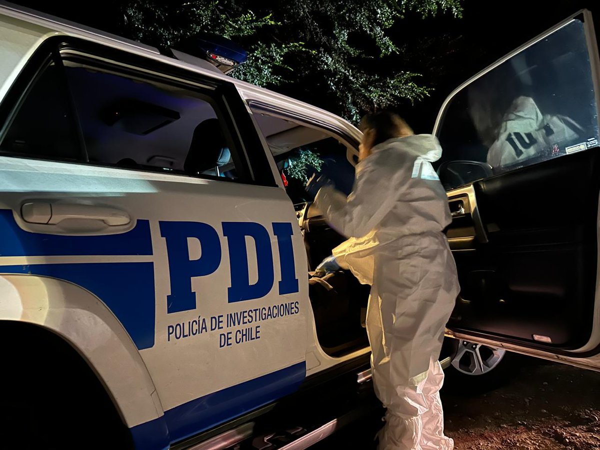 🚨 Ahora🚨
#Detectives de la Brigada de Homicidios #Iquique, junto a la Fiscalía ECOH, investigan la muerte de una mujer, aún no identificada, que fue hallada por personal SAMU la tarde de ayer, en las cercanías del sector la Puntilla de la comuna de #Iquique, con diversas