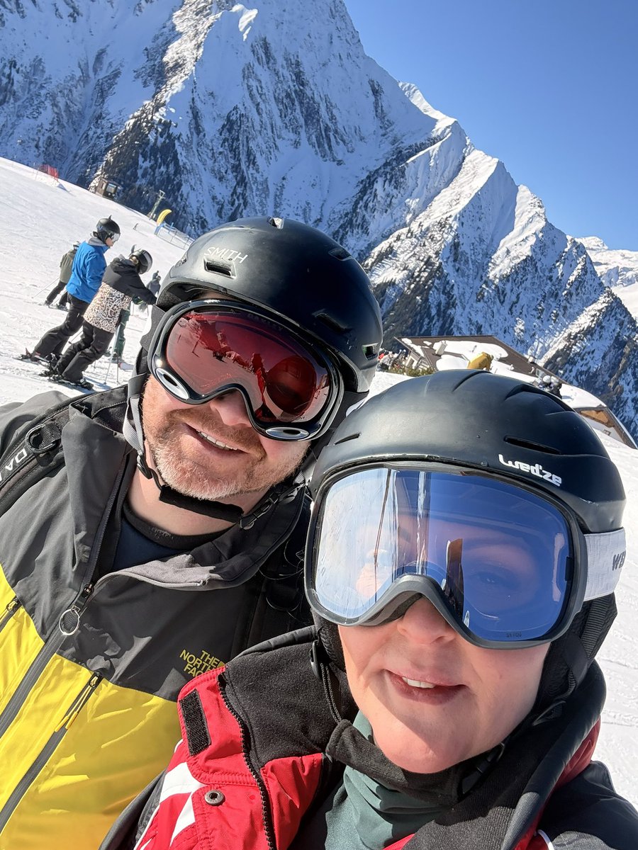 This non-skier just did a red Twice on day one 💪🏼
#ski #austria