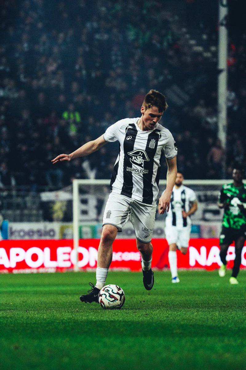 SportCharleroi's tweet photo. Les photos de la rencontre. 📸🎞️
#CHACER #NapoleonScore ⚫️⚪️ https://t.co/BWwFFMpKiL