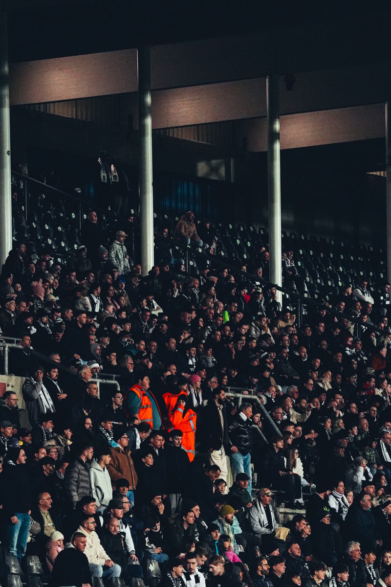 SportCharleroi's tweet photo. 🤳
#CHACER #NapoleonScore ⚫️⚪️ https://t.co/ZBT75G0uhr