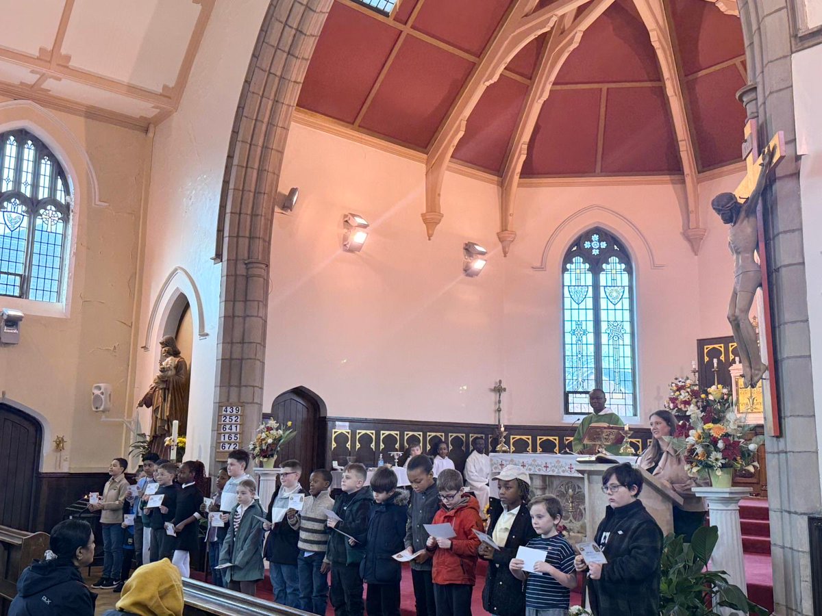 A lovely moment in church today as our children were presented and begin their journey towards their First Holy Communion 🙏✨
We keep them and their families in our prayers as they take these special steps in faith 🤍✝️